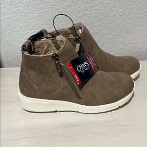 Chaps Women’s Tan Zip-Up Boots